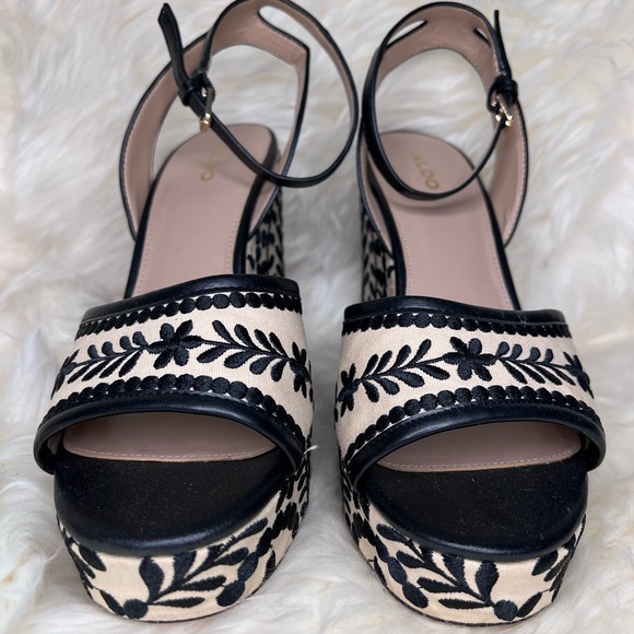 ALDO wedge sandal - Picture 2 of 3